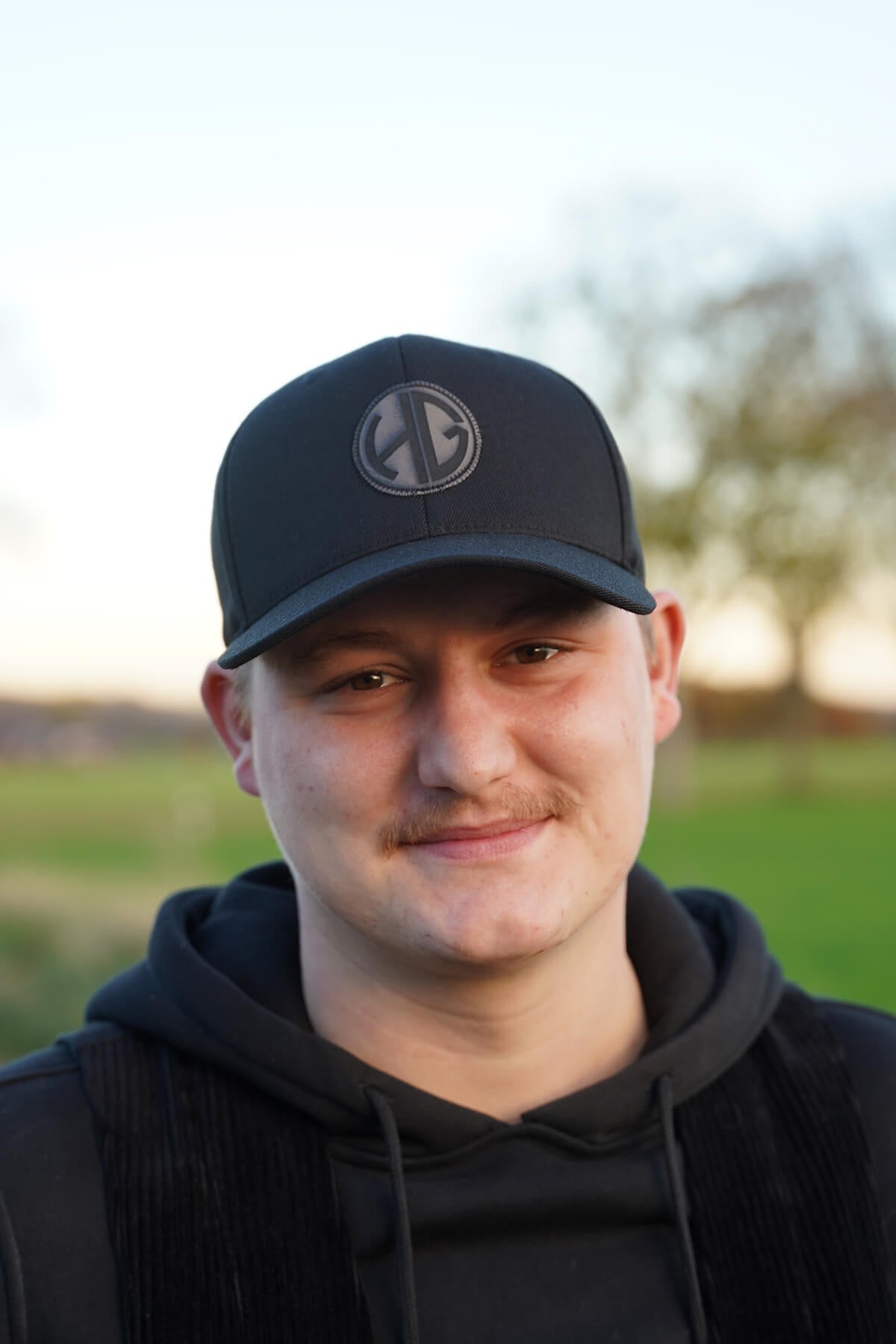 Flexfit Snapback mit Lederpatch