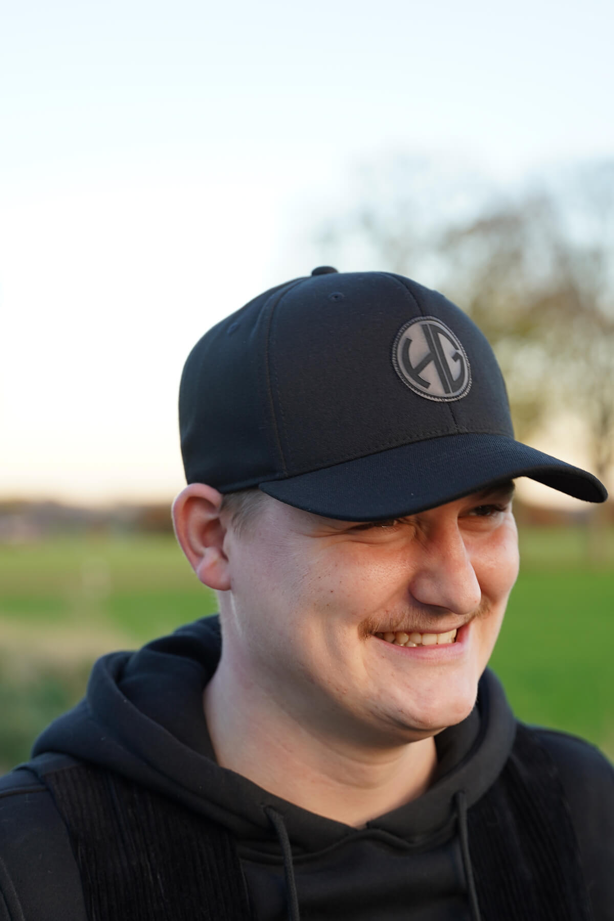 Flexfit Snapback mit Lederpatch