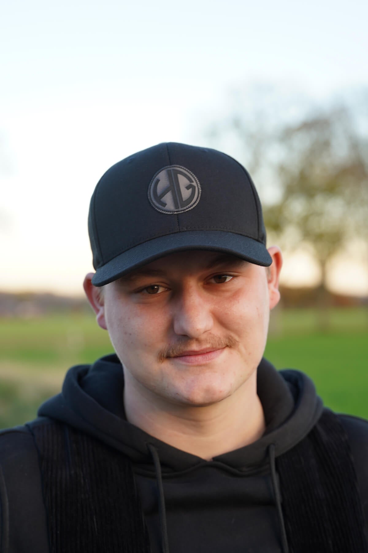 Flexfit Snapback mit Lederpatch