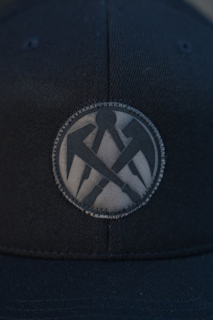 Flexfit Snapback mit Lederpatch
