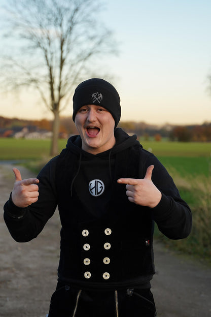 Herr Geselle trägt einen Hoodie
