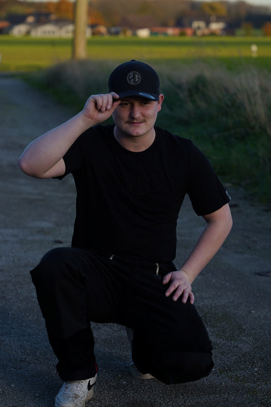 T-Shirt gestickt schwarz