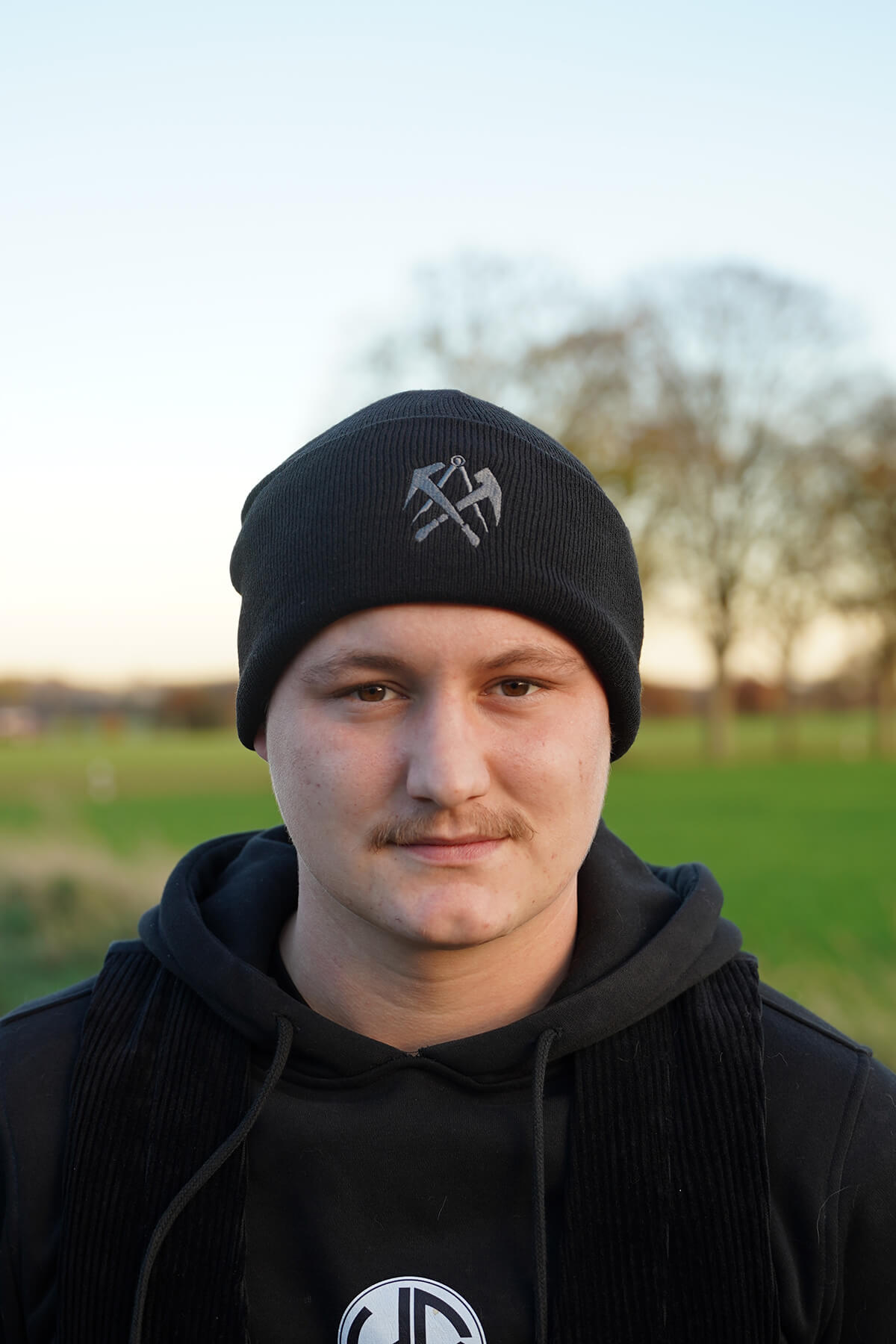 Wintermütze mit gesticktem Logo